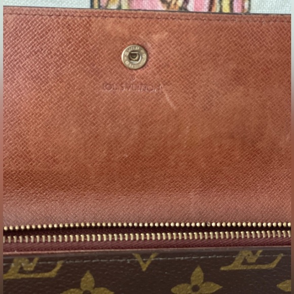 LOUIS VUITTON Vintage Sarah Wallet⭐️W/COA✨I will include a VERSACE Dust bag⭐️ - Picture 11 of 13